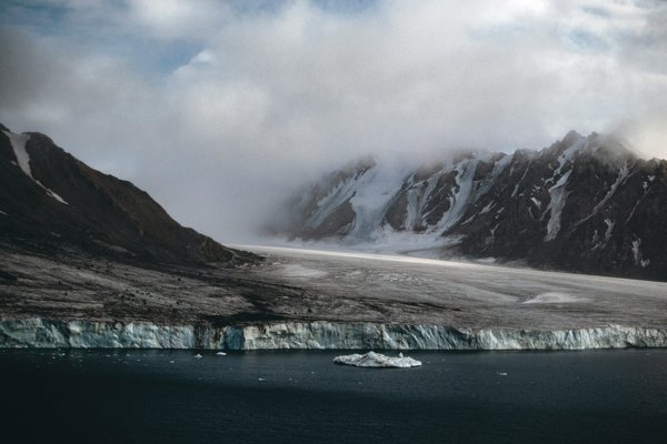 Quels sont les meilleurs itinéraires pour une randonnée dans le parc national de Glacier, USA?