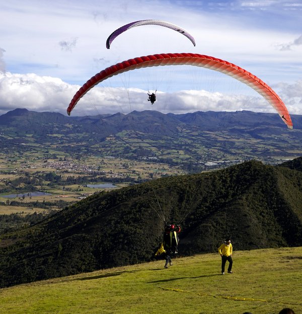 Quels sont les meilleurs spots pour le parapente en Suisse?